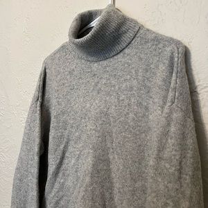 H&M Grey turtleneck